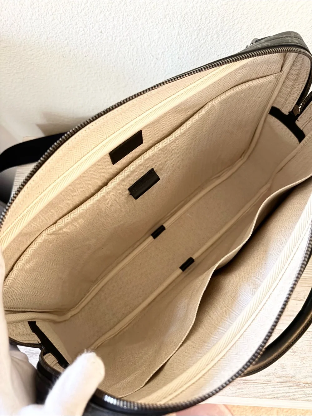 New Gucci Essence Classic Black GG Canvas medium mens briefcase, crossbody bag